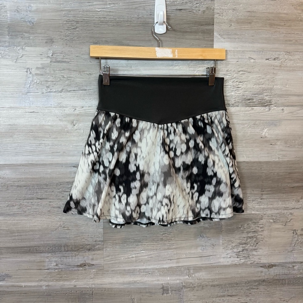 OFFLINE by Aerie Real Me Printed Tennis Skort - Grey Abstract Pattern - Size M